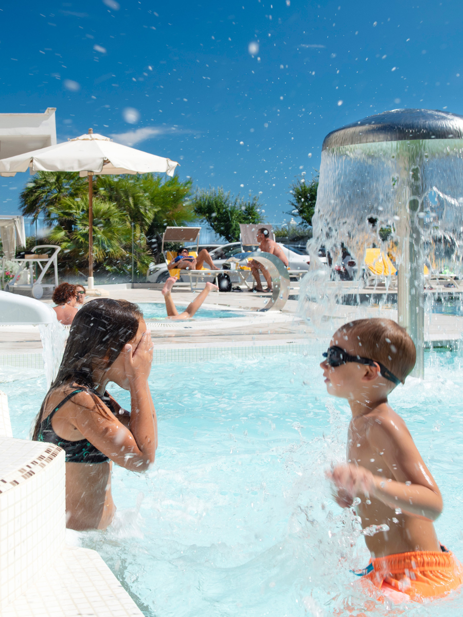 family hotel 3 stelle bellaria con piscina